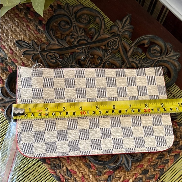Fashion Checkered bag /Wristlet cream & dark brown/grey with tan & red trim NWOT - Picture 6 of 6